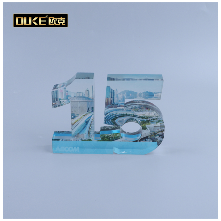 深圳加工廠定制異型亞克力周年慶專用工藝品