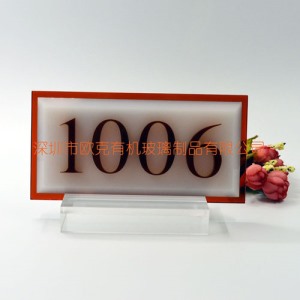 白色標(biāo)識(shí)牌