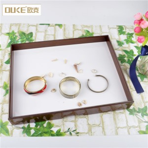 深圳廠家定制生產(chǎn)亞克力珠寶展示托盤